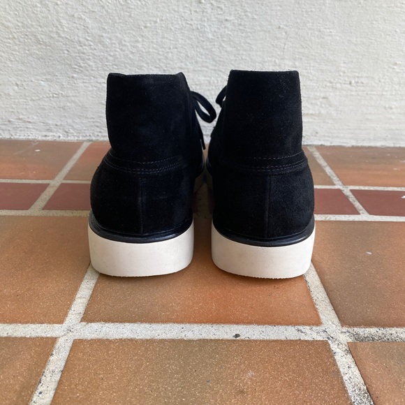 VINCE men’s Black Suede Chukka Boot - Picture 3 of 5